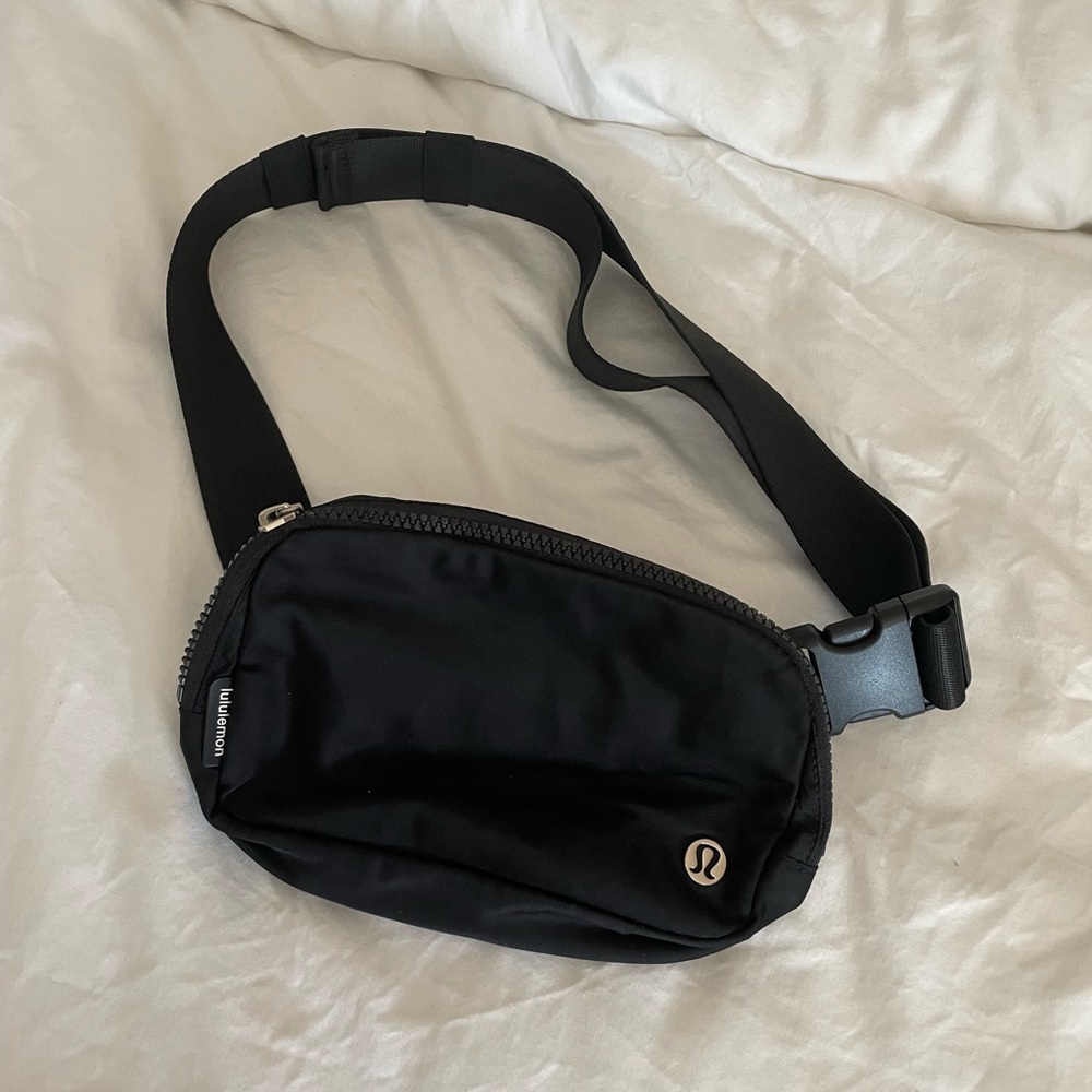 LULULEMON Everywhere Belt Bag